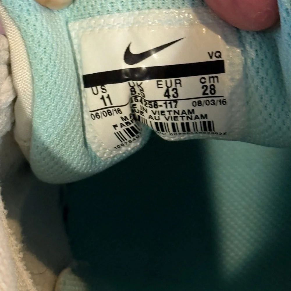 Women’s NIKE Court Majestic sneakers- white/wolf grey/teal. Size 11 - Picture 2 of 9